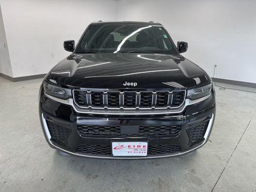 Diamond Black Crystal Pearlcoat 2026 Jeep Grand Cherokee Limited