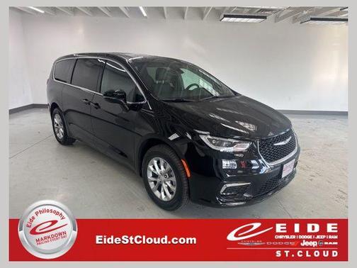 Diamond Black Crystal Pearlcoat 2026 Chrysler Pacifica L