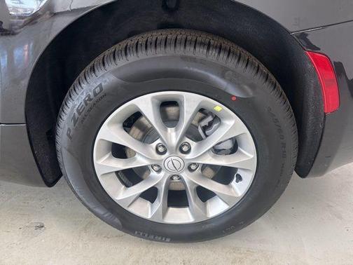 Diamond Black Crystal Pearlcoat 2026 Chrysler Pacifica L