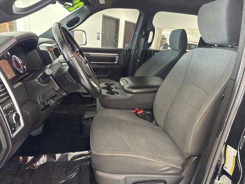 Diamond Black Crystal Pearlcoat 2021 RAM 1500 Classic SLT