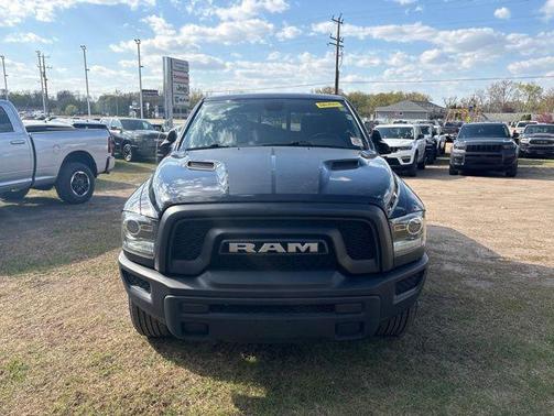 Diamond Black Crystal Pearlcoat 2021 RAM 1500 Classic SLT