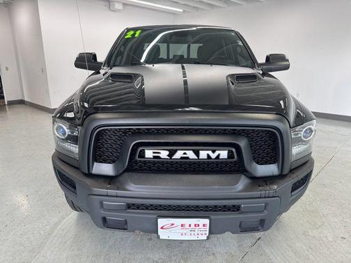 Diamond Black Crystal Pearlcoat 2021 RAM 1500 Classic SLT