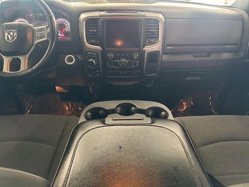 Diamond Black Crystal Pearlcoat 2021 RAM 1500 Classic SLT