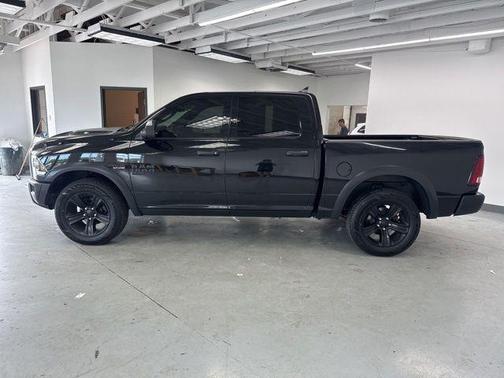 Diamond Black Crystal Pearlcoat 2021 RAM 1500 Classic SLT
