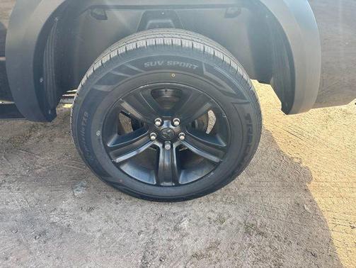 Diamond Black Crystal Pearlcoat 2021 RAM 1500 Classic SLT
