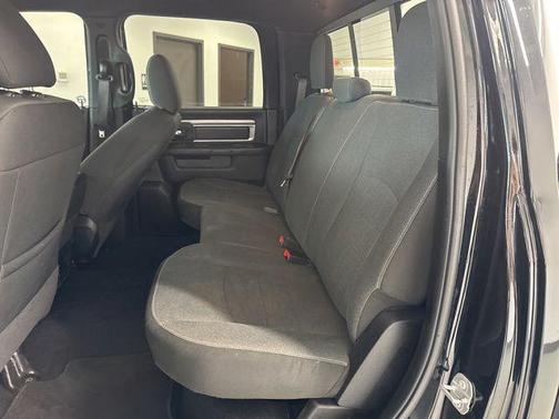 Diamond Black Crystal Pearlcoat 2021 RAM 1500 Classic SLT