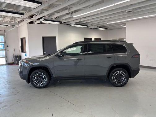 Sting-Gray Clearcoat 2026 Jeep Cherokee Laredo 4x4