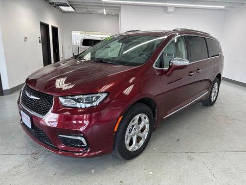 Velvet Red Pearlcoat 2021 Chrysler Pacifica Limited