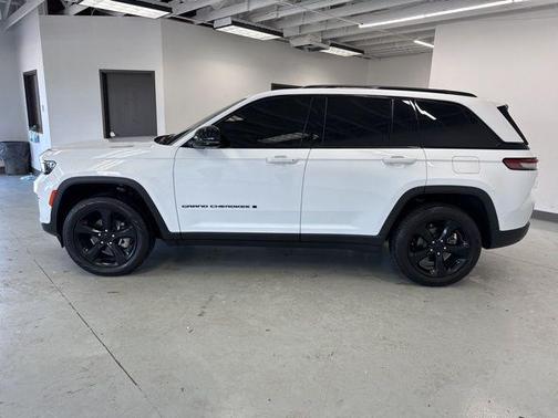 Bright White Clearcoat 2024 Jeep Grand Cherokee Limited