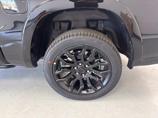 Diamond Black Crystal Pearlcoat 2027 RAM 1500 Limited