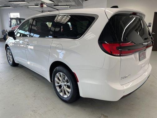 2026 Chrysler Pacifica L