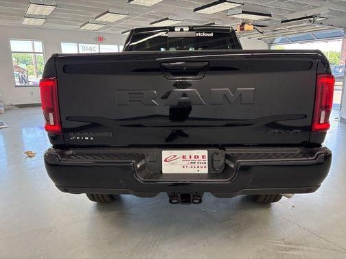Diamond Black Crystal Pearlcoat 2026 RAM 2500 Laramie Crew Cab 4x4 6'4' Box