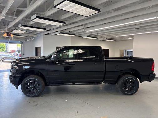 Diamond Black Crystal Pearlcoat 2026 RAM 2500 Laramie Crew Cab 4x4 6'4' Box