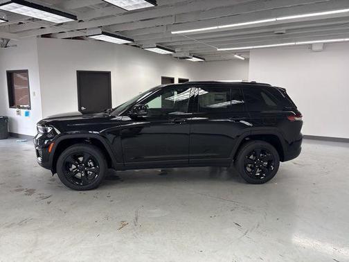 2025 Jeep Grand Cherokee Altitude