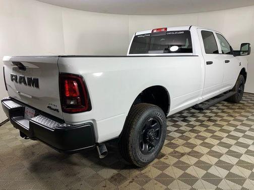 Bright White Clearcoat 2026 RAM 3500 Tradesman Crew Cab 4x4 8' Box