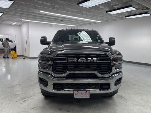 2026 RAM 2500 Tradesman Crew Cab 4x4 6'4' Box