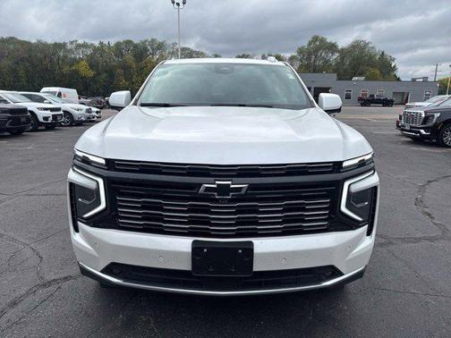 Iridescent Pearl Tricoat 2025 Chevrolet Tahoe High Country