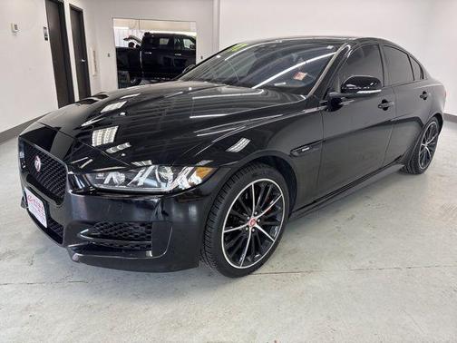 2017 Jaguar XE 35t R-Sport