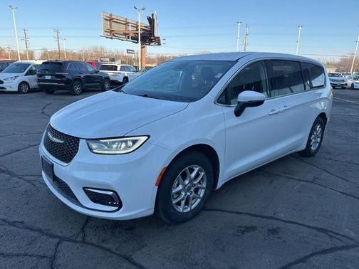 2023 Chrysler Pacifica Touring L