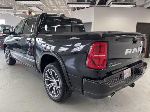 Diamond Black Crystal Pearlcoat 2026 RAM 1500 ST