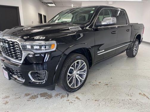 Diamond Black Crystal Pearlcoat 2026 RAM 1500 ST