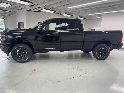 2025 RAM 2500 Big Horn Crew Cab 4x4 6'4' Box
