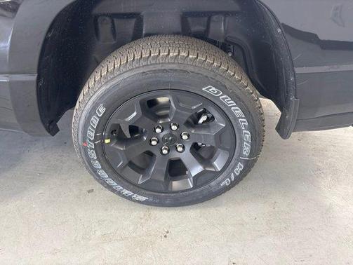 Diamond Black Crystal Pearlcoat 2026 RAM 1500 Express