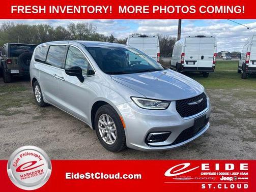 Silver Mist Clearcoat 2024 Chrysler Pacifica Touring L
