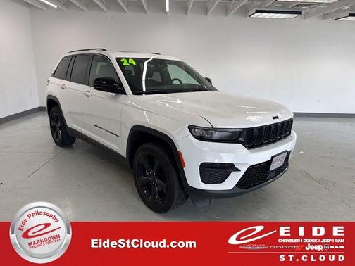 Bright White Clearcoat 2024 Jeep Grand Cherokee Altitude