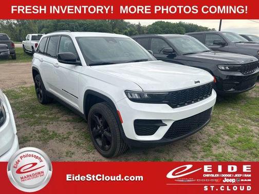 Bright White Clearcoat 2024 Jeep Grand Cherokee Altitude