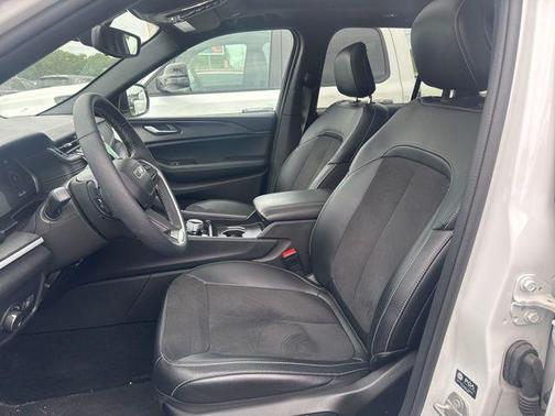 Bright White Clearcoat 2024 Jeep Grand Cherokee Altitude