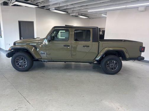 2026 Jeep Gladiator Sport S