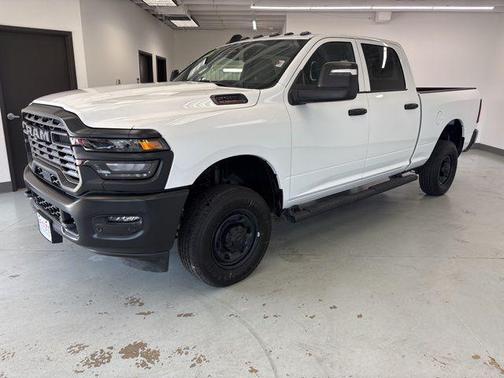 2025 RAM 2500 Tradesman Crew Cab 4x4 6'4' Box