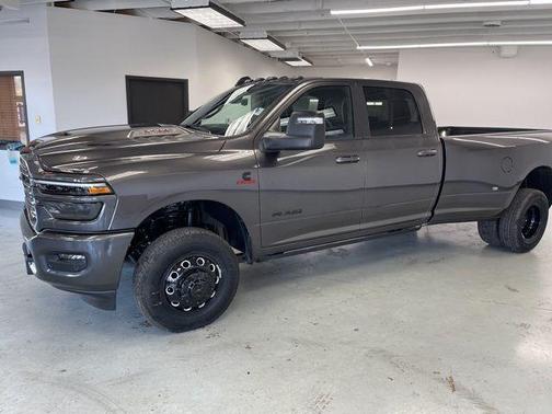 2025 RAM 3500 Laramie Crew Cab 4x4 8' Box