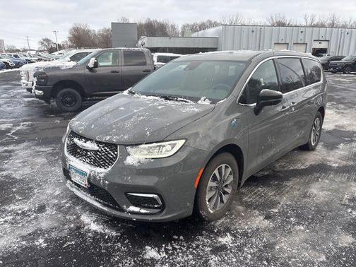 2025 Chrysler Pacifica Hybrid Select