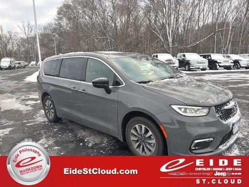 2025 Chrysler Pacifica Hybrid Select