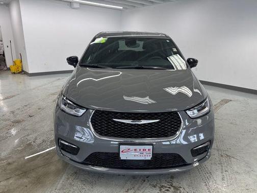 2025 Chrysler Pacifica Hybrid Select