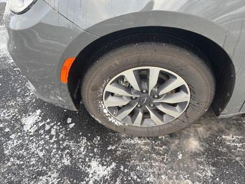 2025 Chrysler Pacifica Hybrid Select