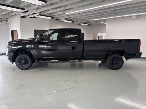 2025 RAM 2500 Tradesman Crew Cab 4x4 8' Box