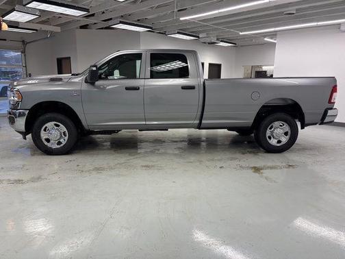 2024 RAM 2500 Tradesman Crew Cab 4x4 8' Box