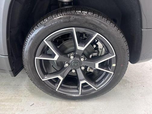 '41 2026 Jeep Cherokee Overland