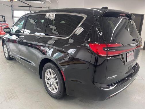 2025 Chrysler Pacifica L