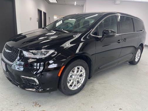 2025 Chrysler Pacifica L