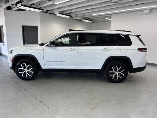 Bright White Clearcoat 2023 Jeep Grand Cherokee L Limited