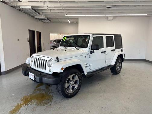 Bright White Clearcoat 2017 Jeep Wrangler Unlimited Sahara
