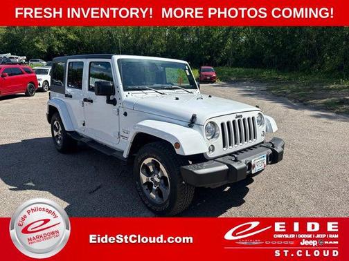 Bright White Clearcoat 2017 Jeep Wrangler Unlimited Sahara