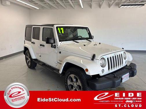Bright White Clearcoat 2017 Jeep Wrangler Unlimited Sahara