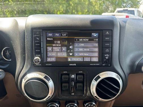 Bright White Clearcoat 2017 Jeep Wrangler Unlimited Sahara