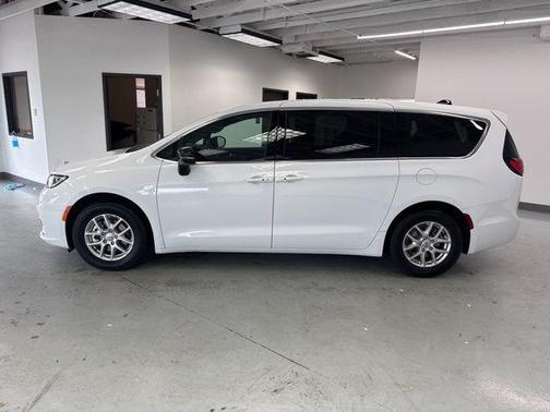 2025 Chrysler Pacifica L