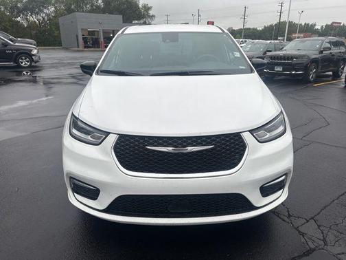 2025 Chrysler Pacifica L